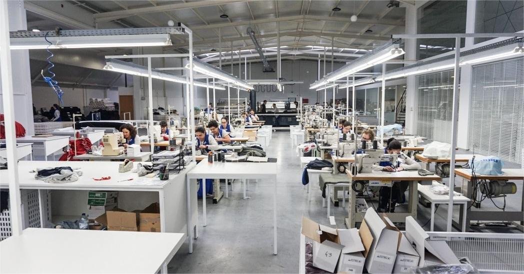 Wholesale Sports Clothing Distributors: Performance and Style for Athletes